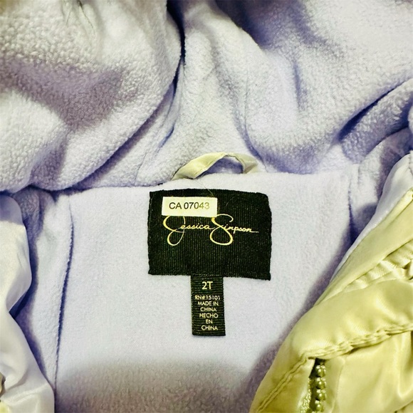 Jessica Simpson 2T girl winter jacket silver with fur - Picture 3 of 4
